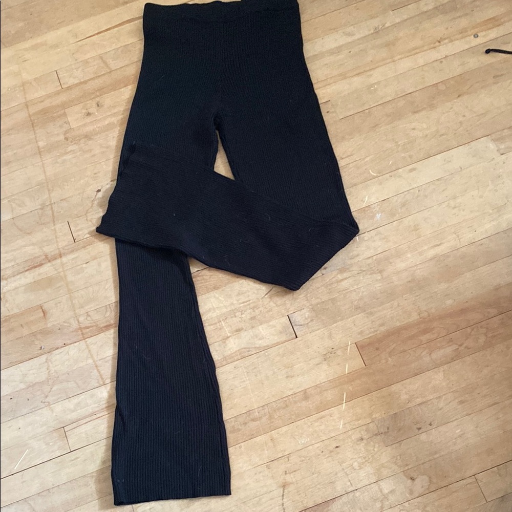 ♦️Chic Black Ribbed Flare Pants